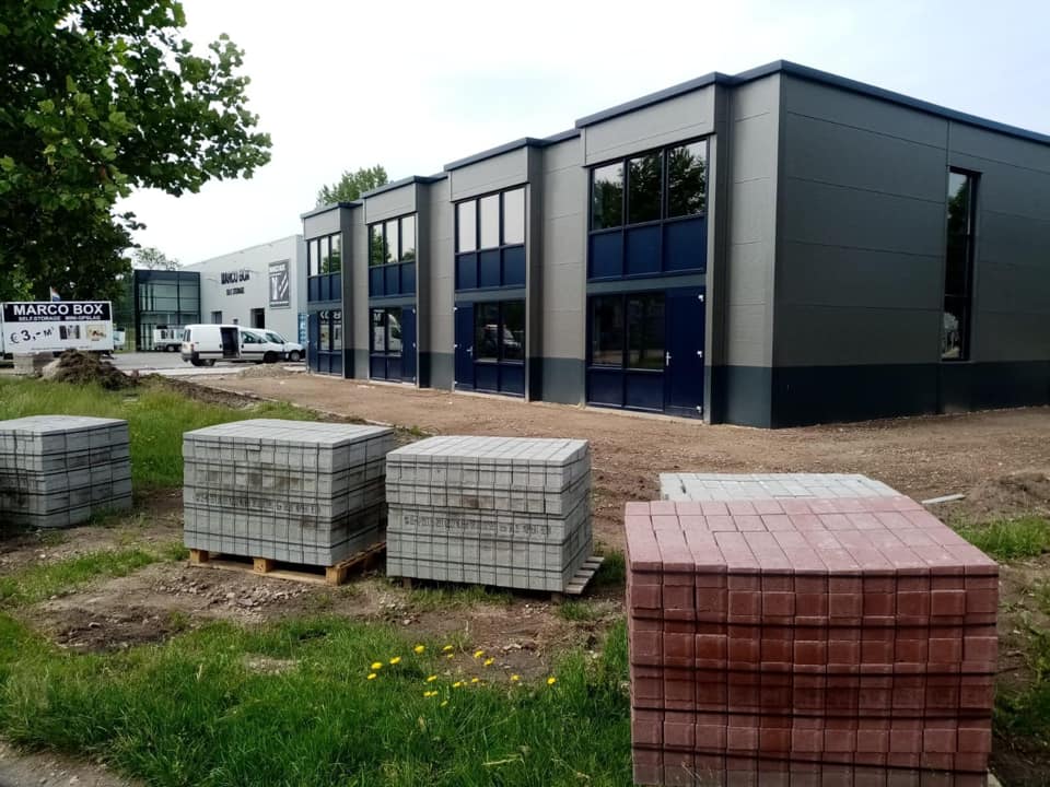 Bekleden bedrijfsverzamelgebouw1